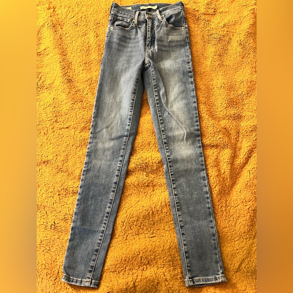 Mile high Levi’s skinny jeans, size 23 (00).
